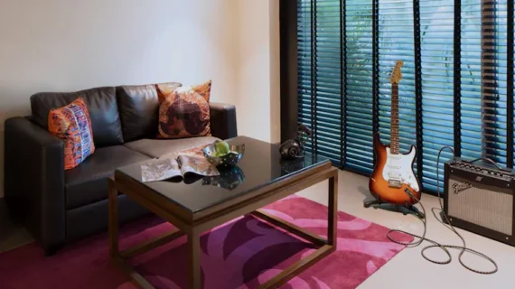 5683833a732011e78f1e025f77df004f